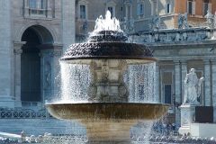 Roma-fontana-piazza-san-Pietro